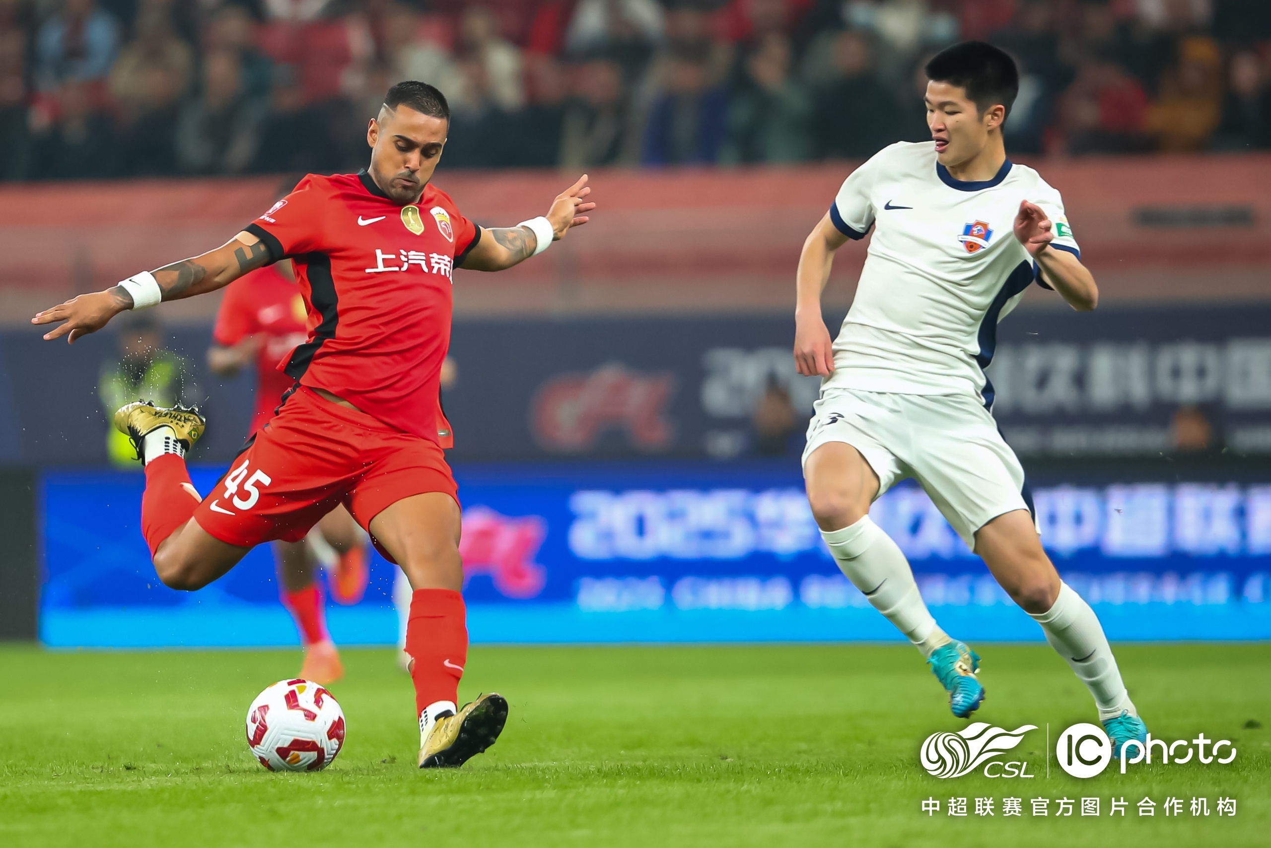 开云在线-上海海港大胜卫冕武磊