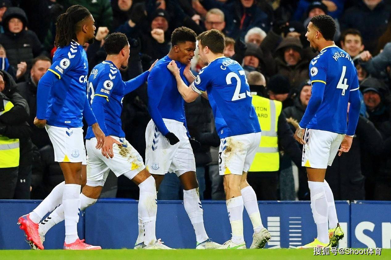 开云在线-赛前西汉姆备战意大利杯，状态回暖细节曝光，压力陡增，球探报告显示潜力