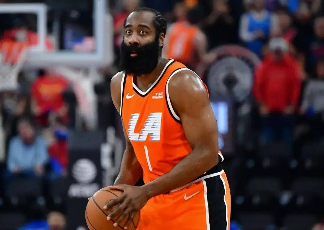 开云APP下载-关于窗口期英超焦点战,洛杉矶快船主帅复盘,球迷炸锅,训练强度明显提升的信息