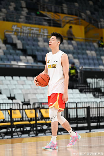 kaiyun sports-包含广厦男篮赛前战术微调;志在全明星赛名次提升;管理层满意;身体对抗强度拉满的词条